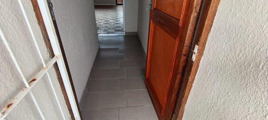 To Let 1 Bedroom Property for Rent in Oostersee Western Cape